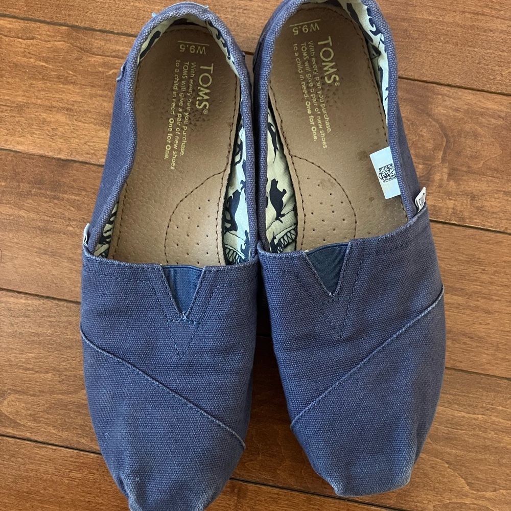 Toms - Picture 3 of 3